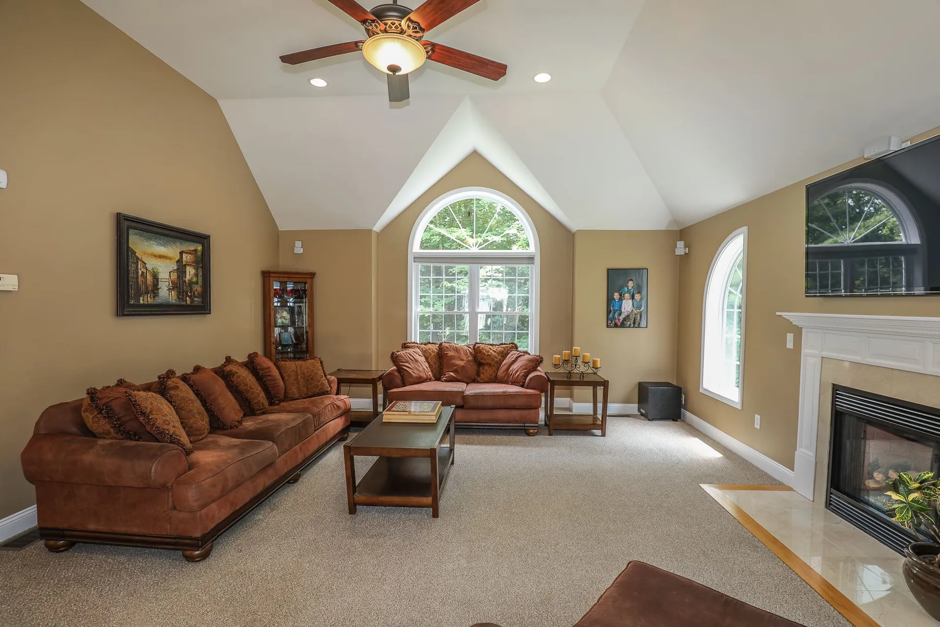 32 Tanager Way Londonderry NH 03053
