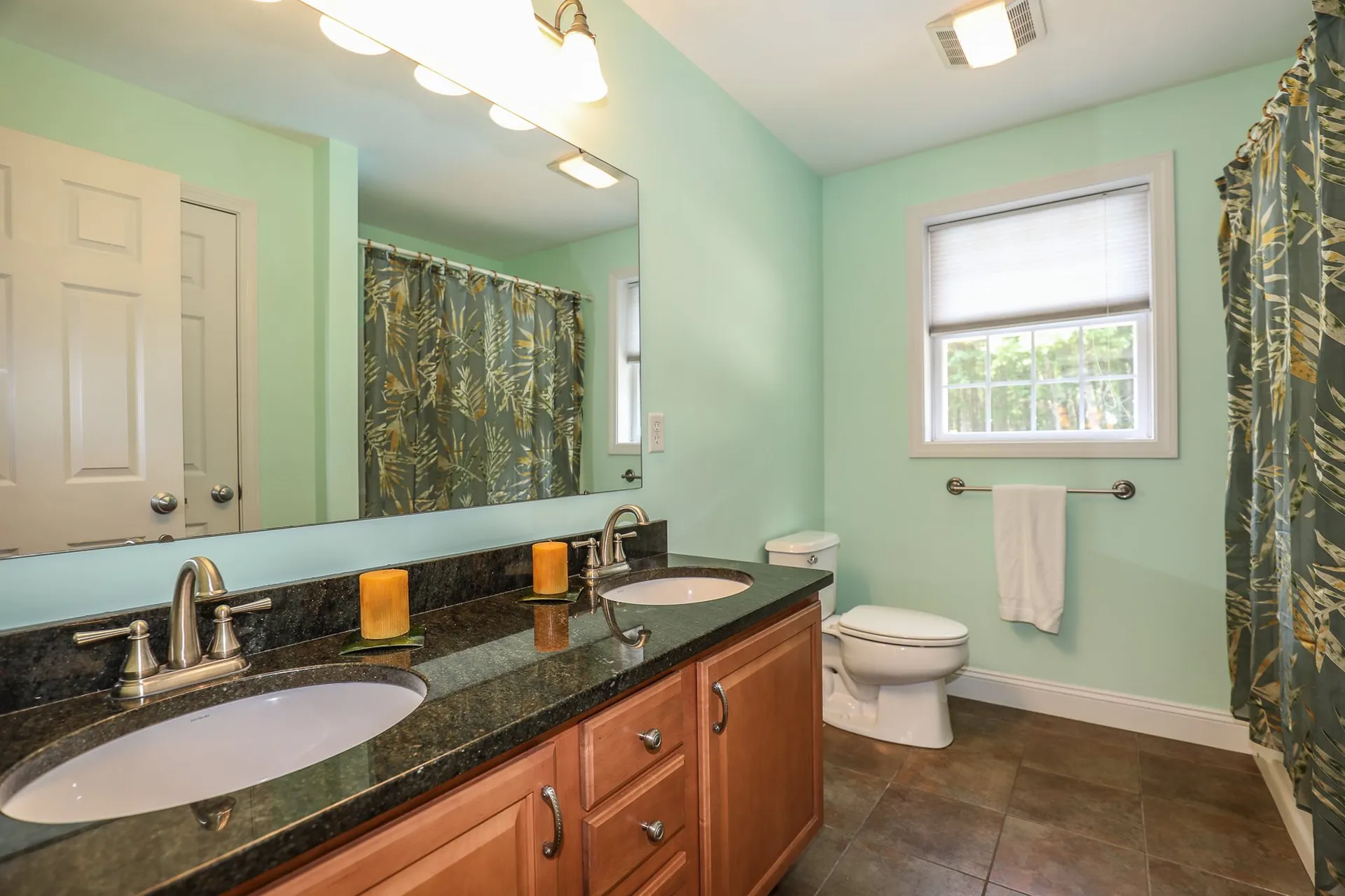 32 Tanager Way Londonderry NH 03053
