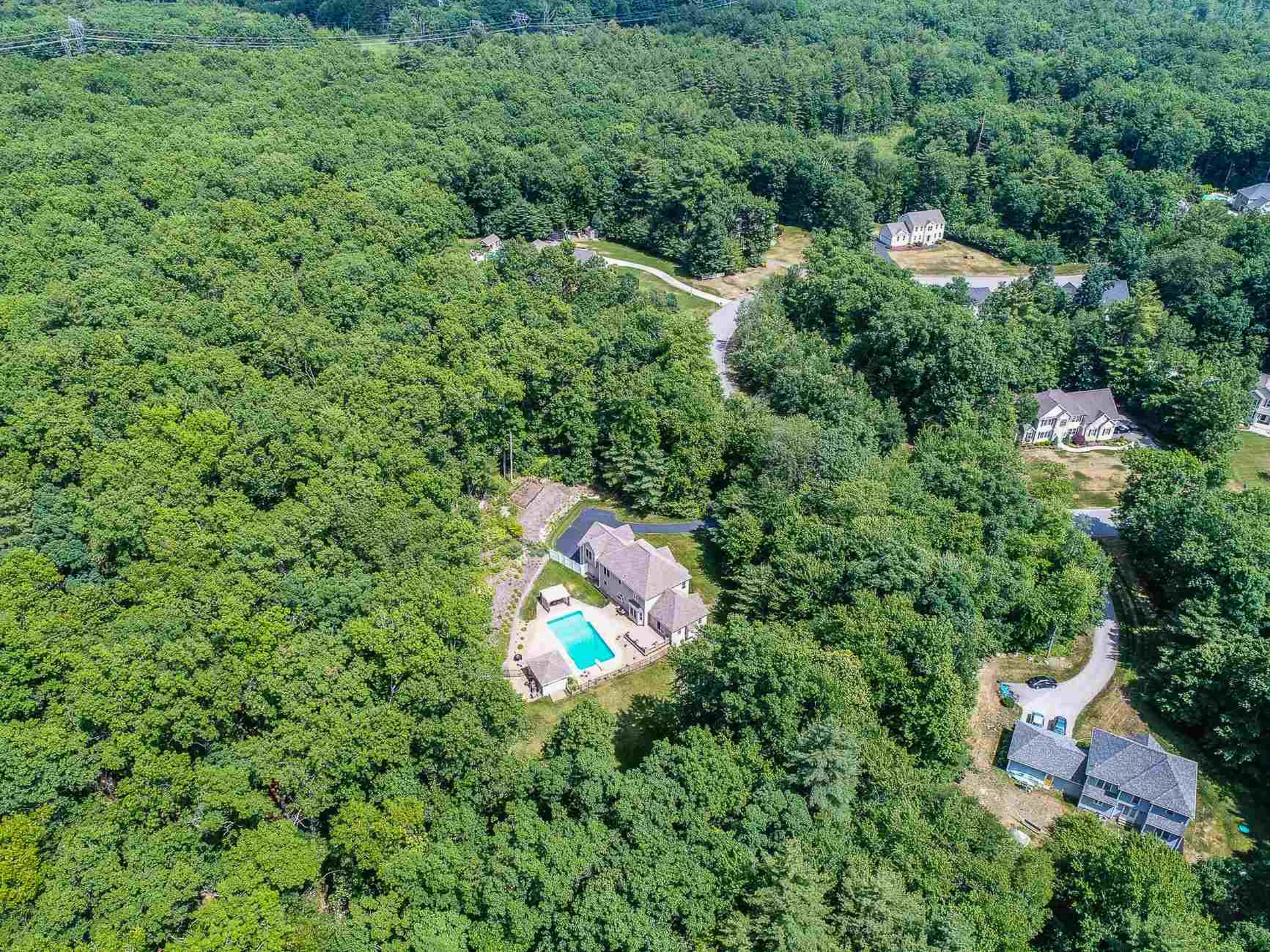 32 Tanager Way Londonderry NH 03053