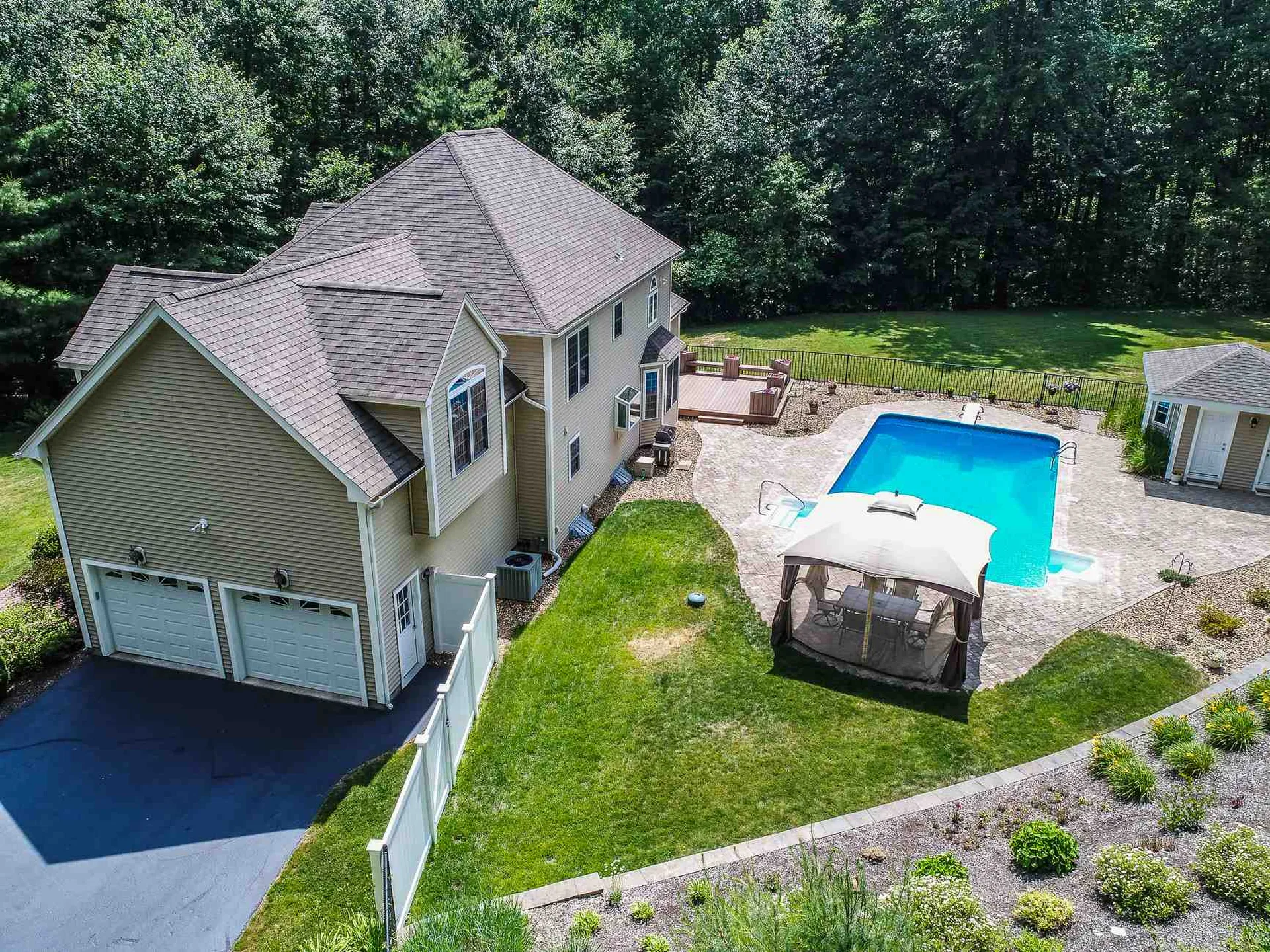 32 Tanager Way Londonderry NH 03053
