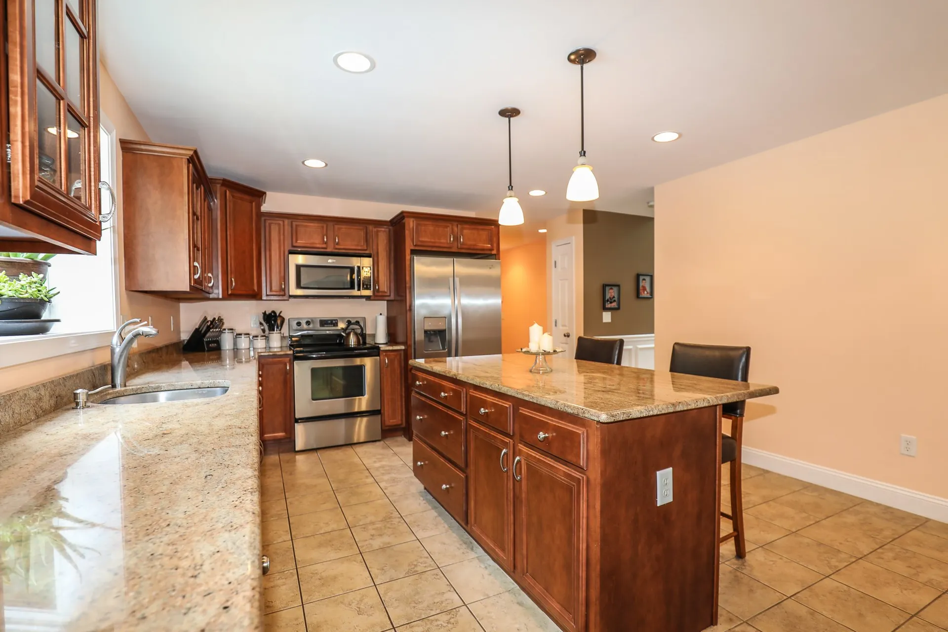 32 Tanager Way Londonderry NH 03053