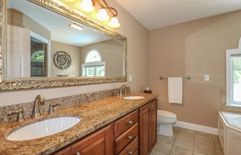 32 Tanager Way Londonderry NH 03053