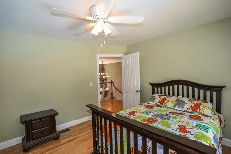 32 Tanager Way Londonderry NH 03053