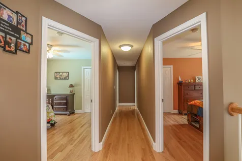 32 Tanager Way Londonderry NH 03053