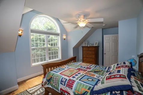 32 Tanager Way Londonderry NH 03053