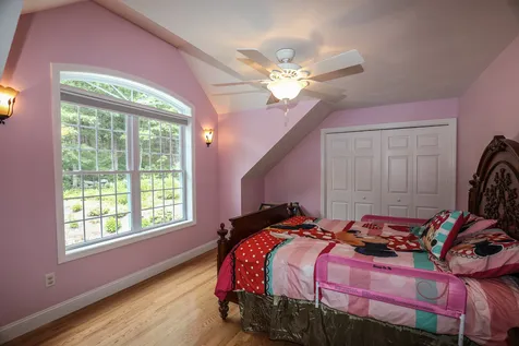 32 Tanager Way Londonderry NH 03053