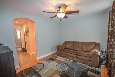32 Tanager Way Londonderry NH 03053
