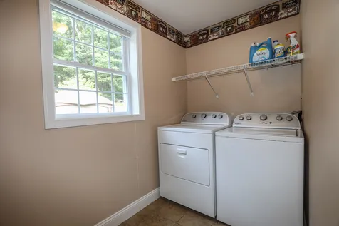 32 Tanager Way Londonderry NH 03053