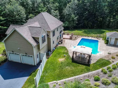 32 Tanager Way Londonderry NH 03053