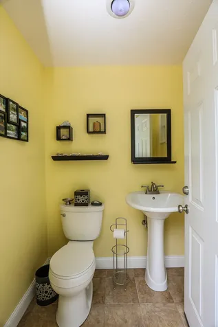 32 Tanager Way Londonderry NH 03053