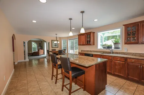 32 Tanager Way Londonderry NH 03053