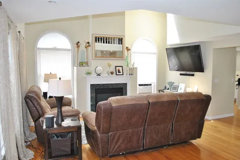 60b Apple Tree Drive Goffstown NH 03045