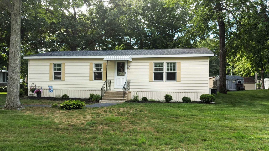 9 Glen Drive Hampstead NH 03841