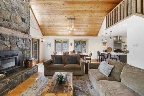 761 White Gates Lane Stowe VT 05672