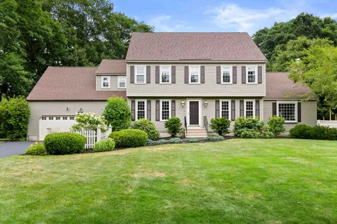 9 Village Brook Lane Derry NH 03038