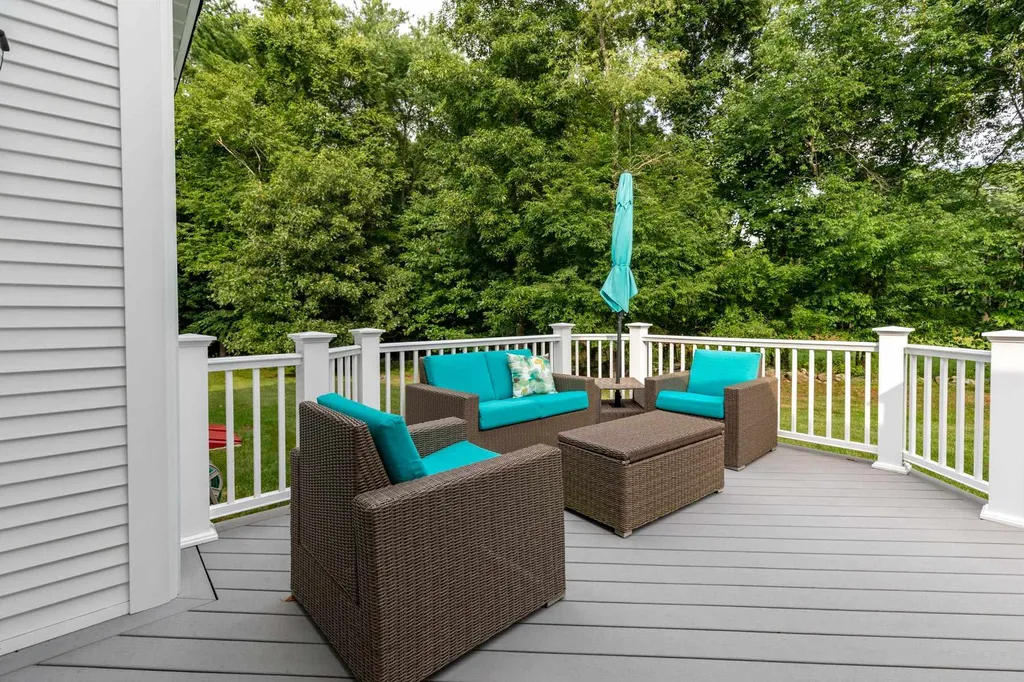 6 Lamington Place Stratham NH 03885