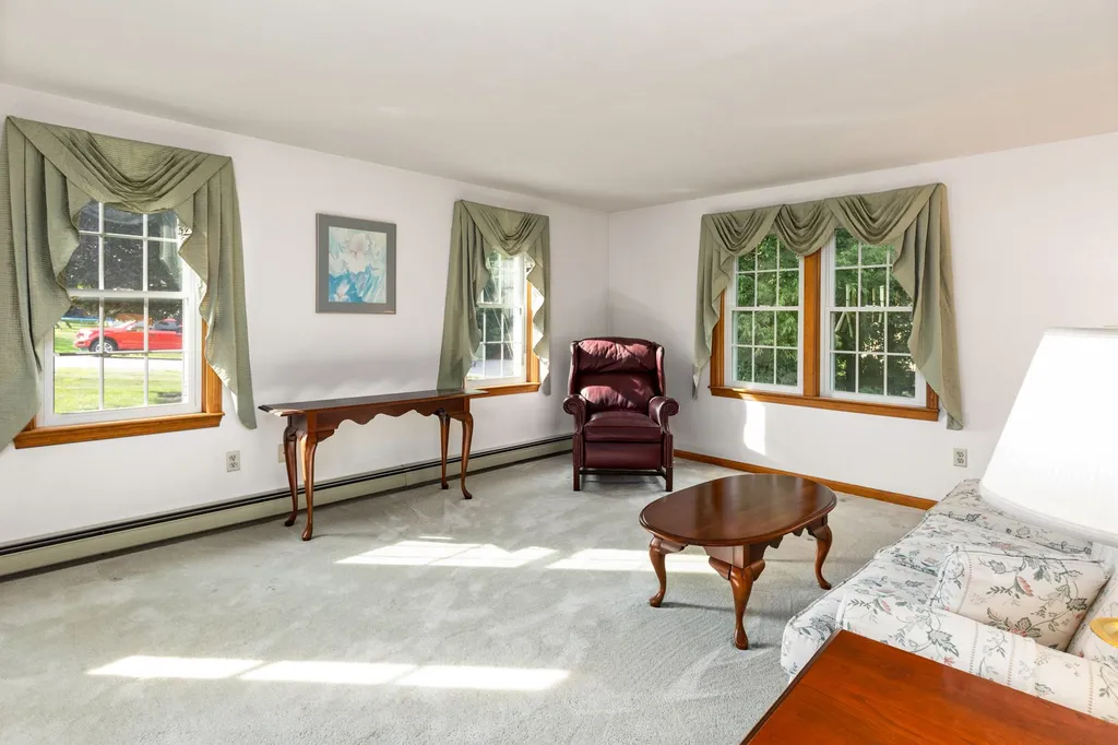 6 Lamington Place Stratham NH 03885