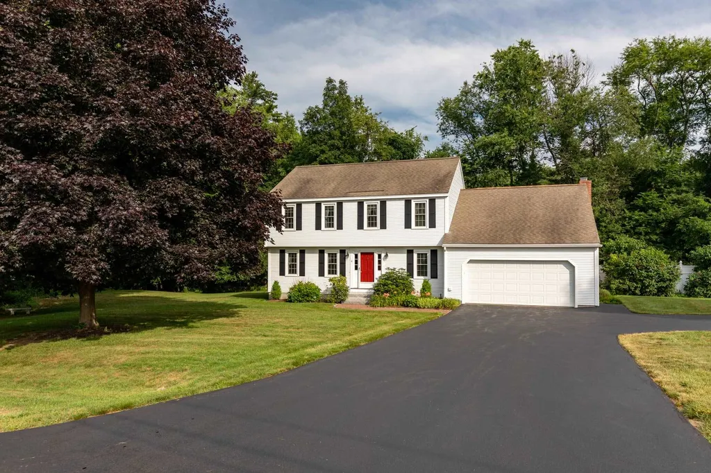 6 Lamington Place Stratham NH 03885