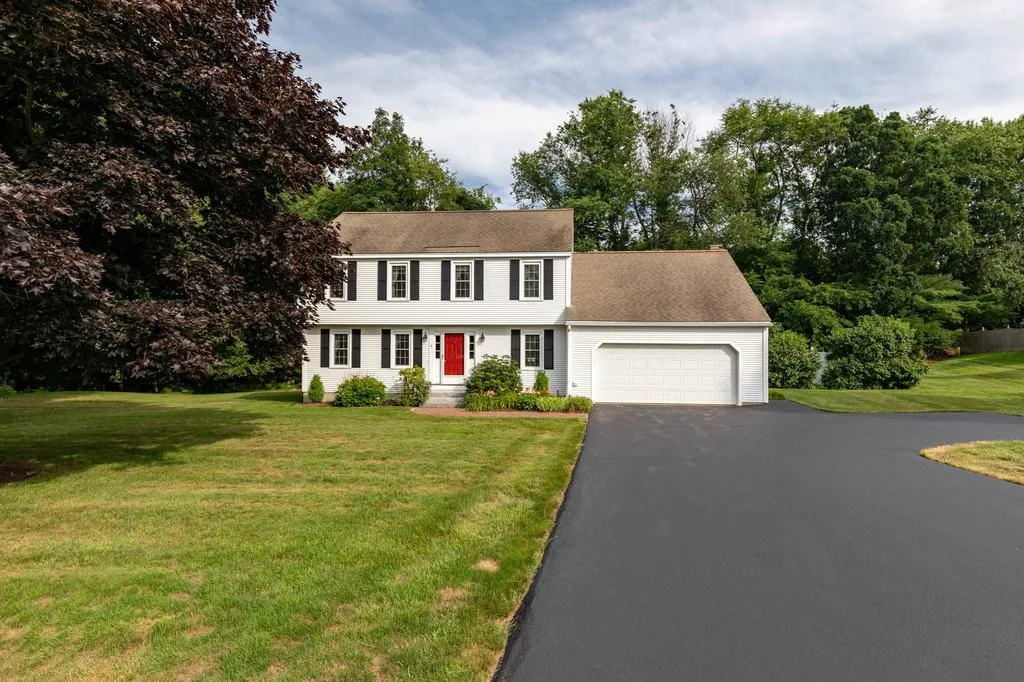6 Lamington Place Stratham NH 03885