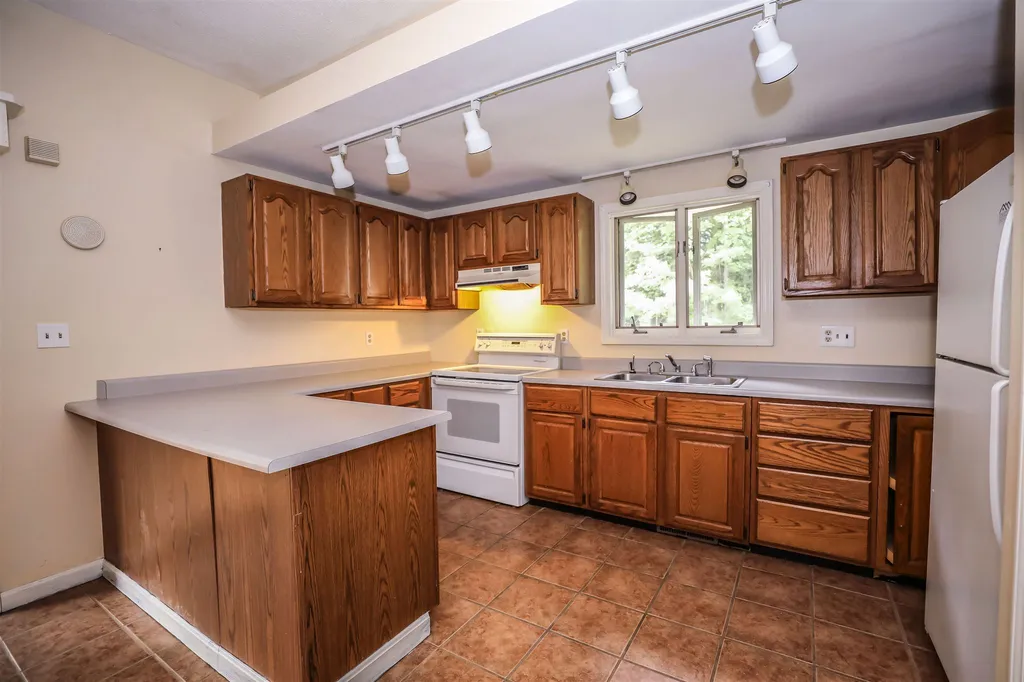 81 Cross Road Hooksett NH 03106