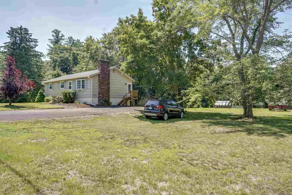 8 Raymond Drive Merrimack NH 03054