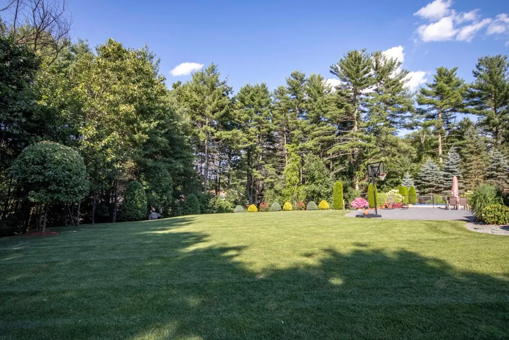 78 Nashua Road Pelham NH 03076