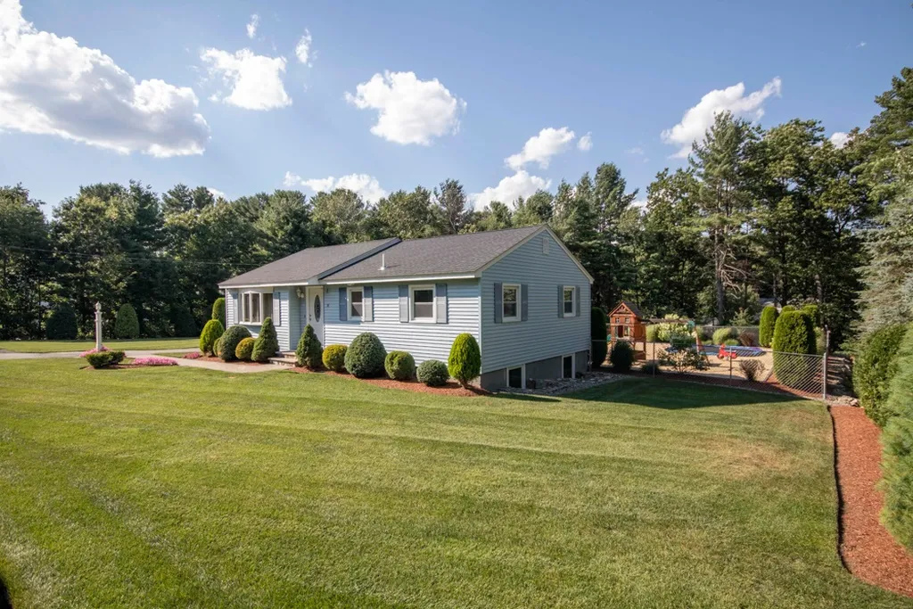 78 Nashua Road Pelham NH 03076