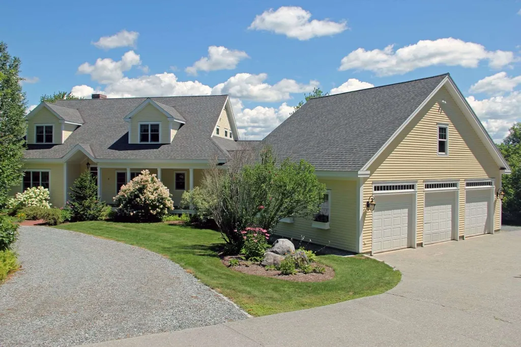 104 Oakmont Road New London NH 03257