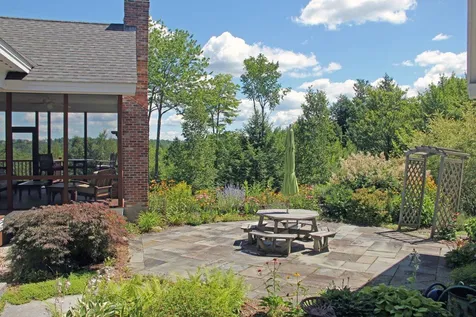 104 Oakmont Road New London NH 03257