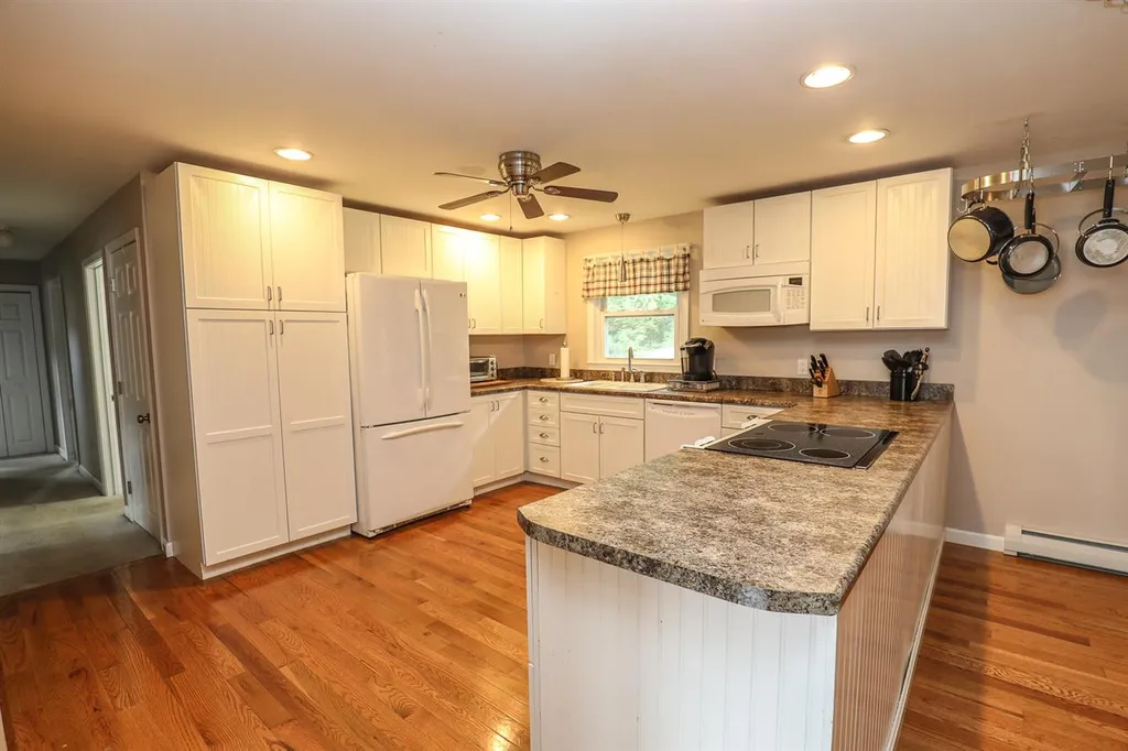 106 Mccarthy Street Manchester NH 03104