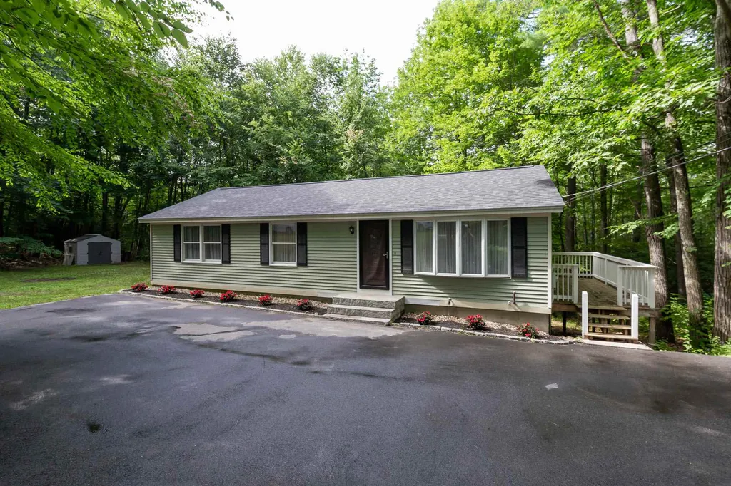 21 Roy Road Hooksett NH 03106