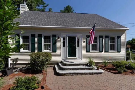 14 Brinton Drive Nashua NH 03064