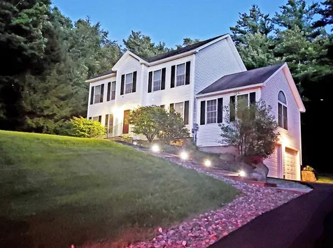 17 Winterberry Lane Weare NH 03281