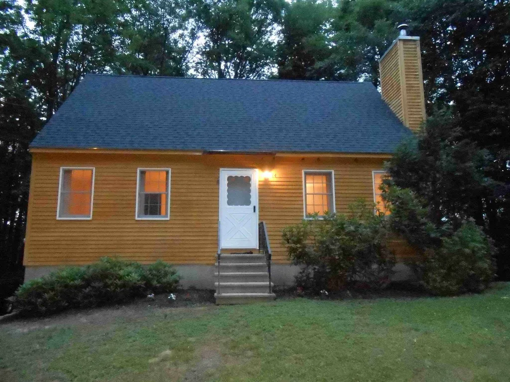 14 Wheelwright Drive Lee NH 03861