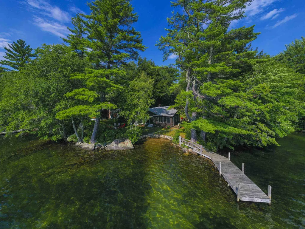 18 West Bay Circle Center Harbor NH 03226