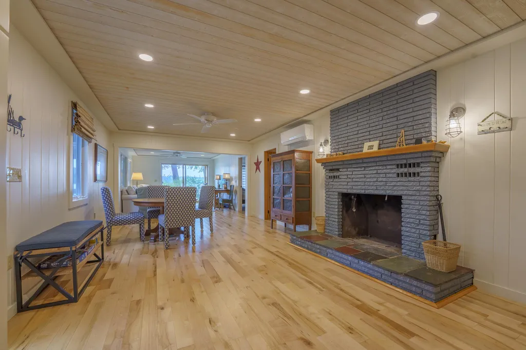 18 West Bay Circle Center Harbor NH 03226