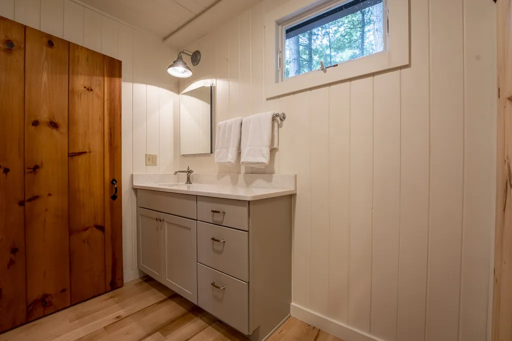 18 West Bay Circle Center Harbor NH 03226
