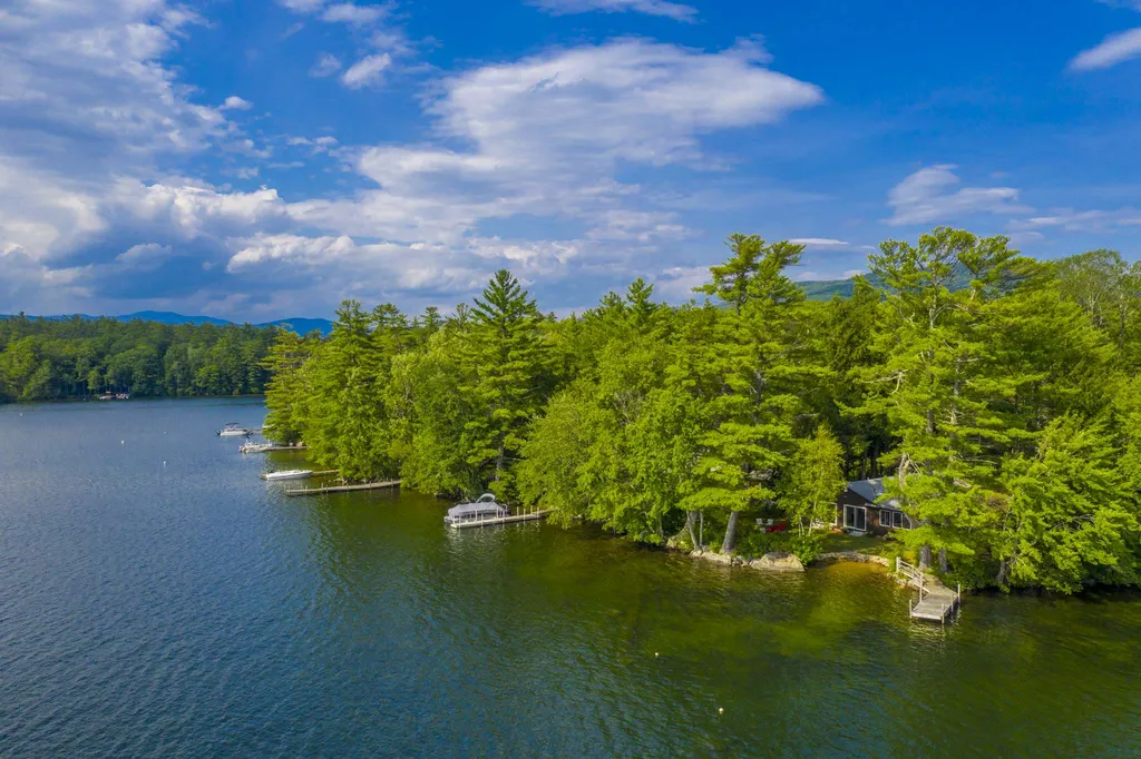 18 West Bay Circle Center Harbor NH 03226