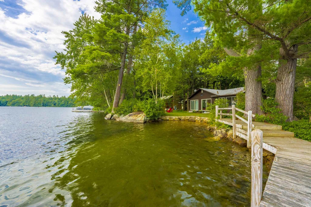 18 West Bay Circle Center Harbor NH 03226