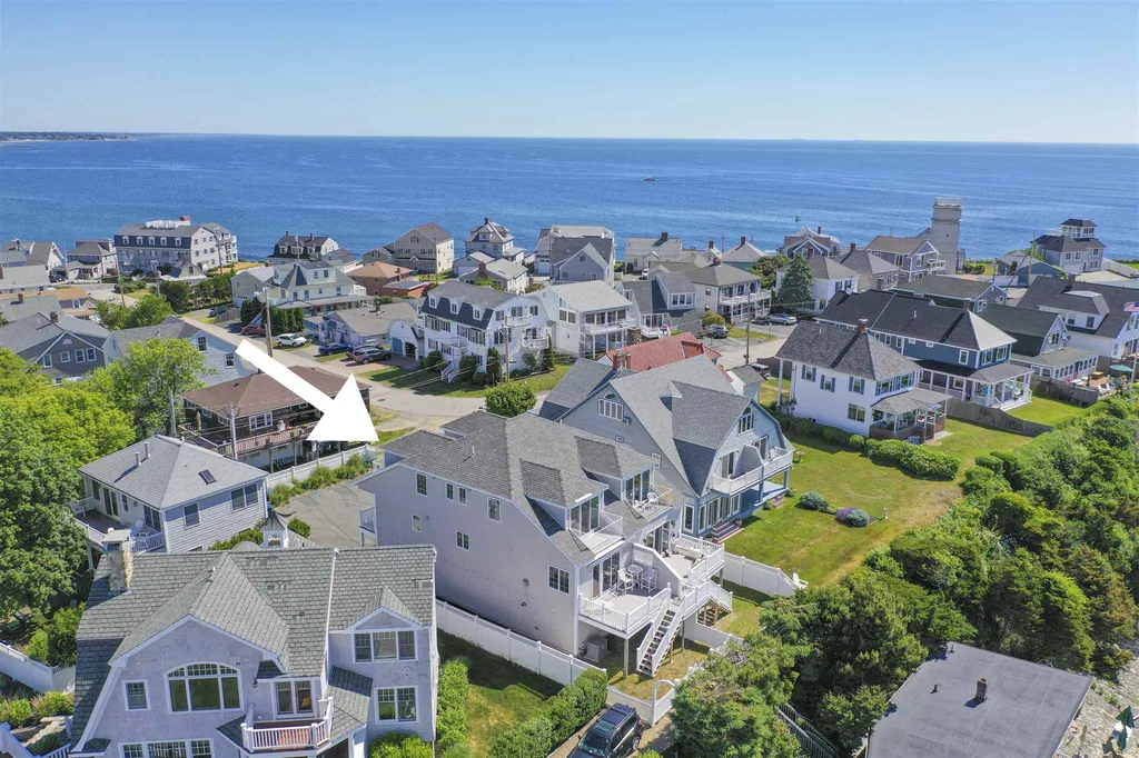 22 Cliff Avenue Hampton NH 03842