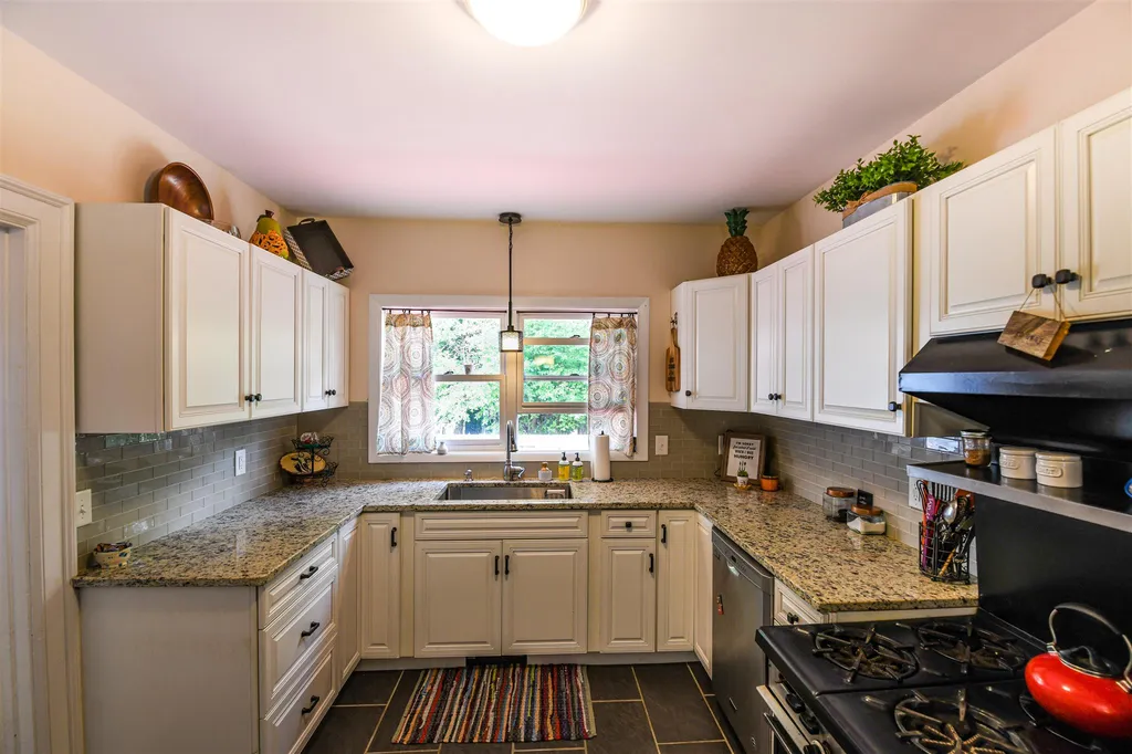 12 Hedgerose Lane Bethlehem NH 03574