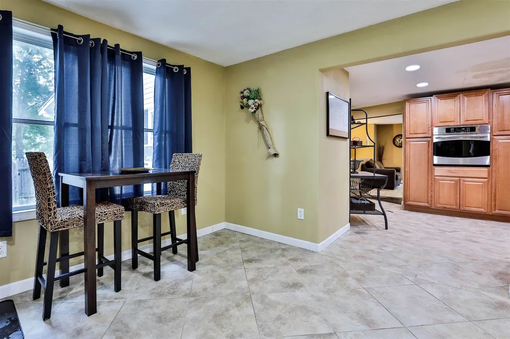 5 Den Avenue Merrimack NH 03054