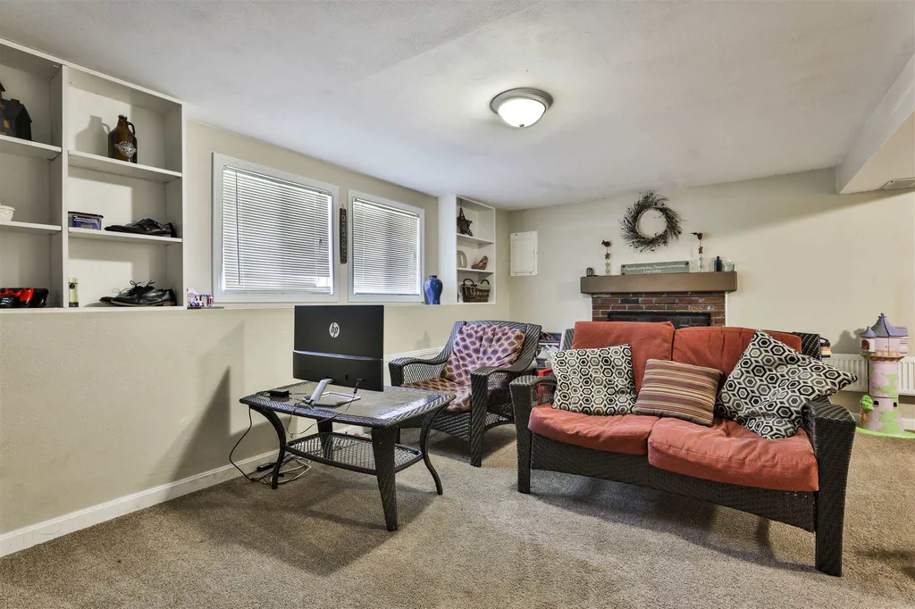 5 Den Avenue Merrimack NH 03054