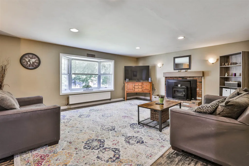 5 Den Avenue Merrimack NH 03054