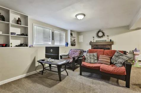 5 Den Avenue Merrimack NH 03054