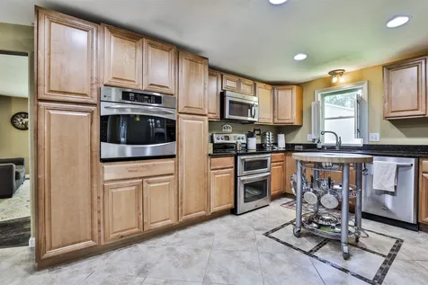 5 Den Avenue Merrimack NH 03054