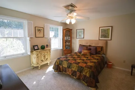 126 Fox Hollow Way Manchester NH 03104