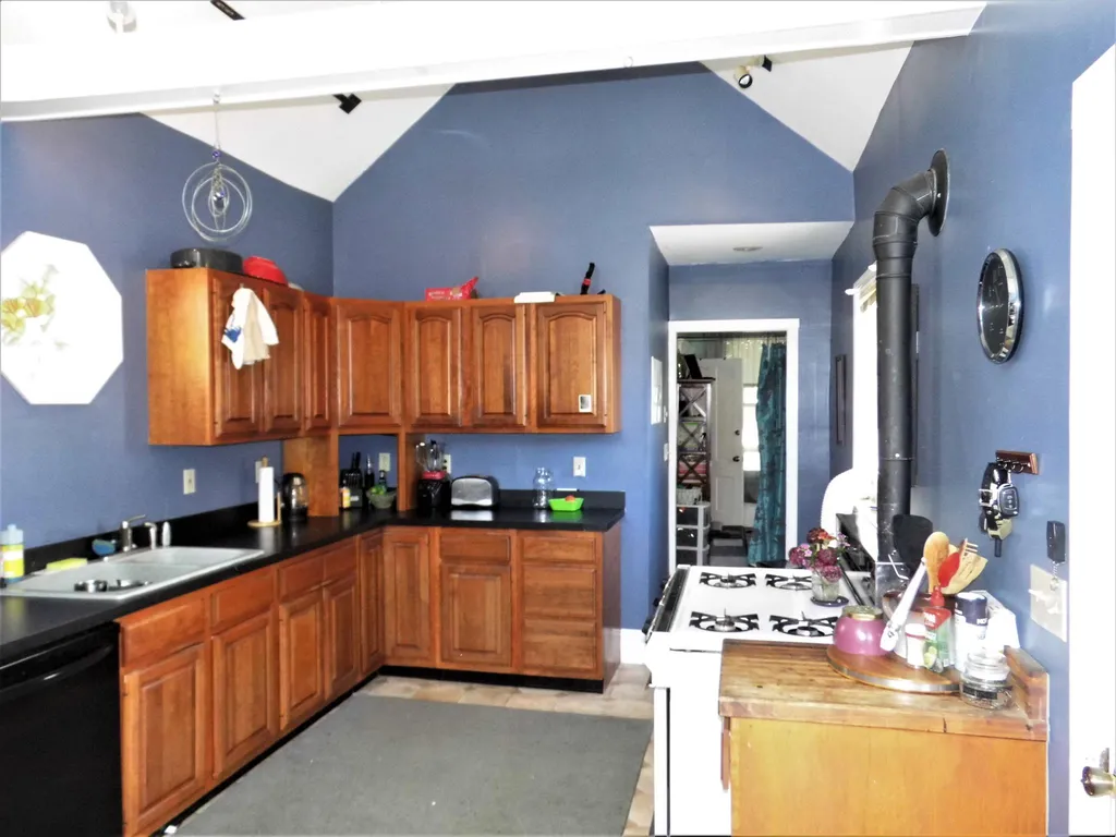 27 Pennacook Street Manchester NH 03104