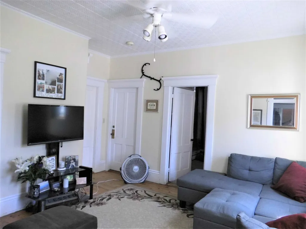 27 Pennacook Street Manchester NH 03104
