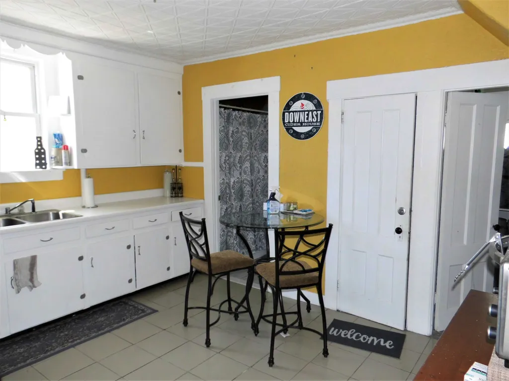 27 Pennacook Street Manchester NH 03104